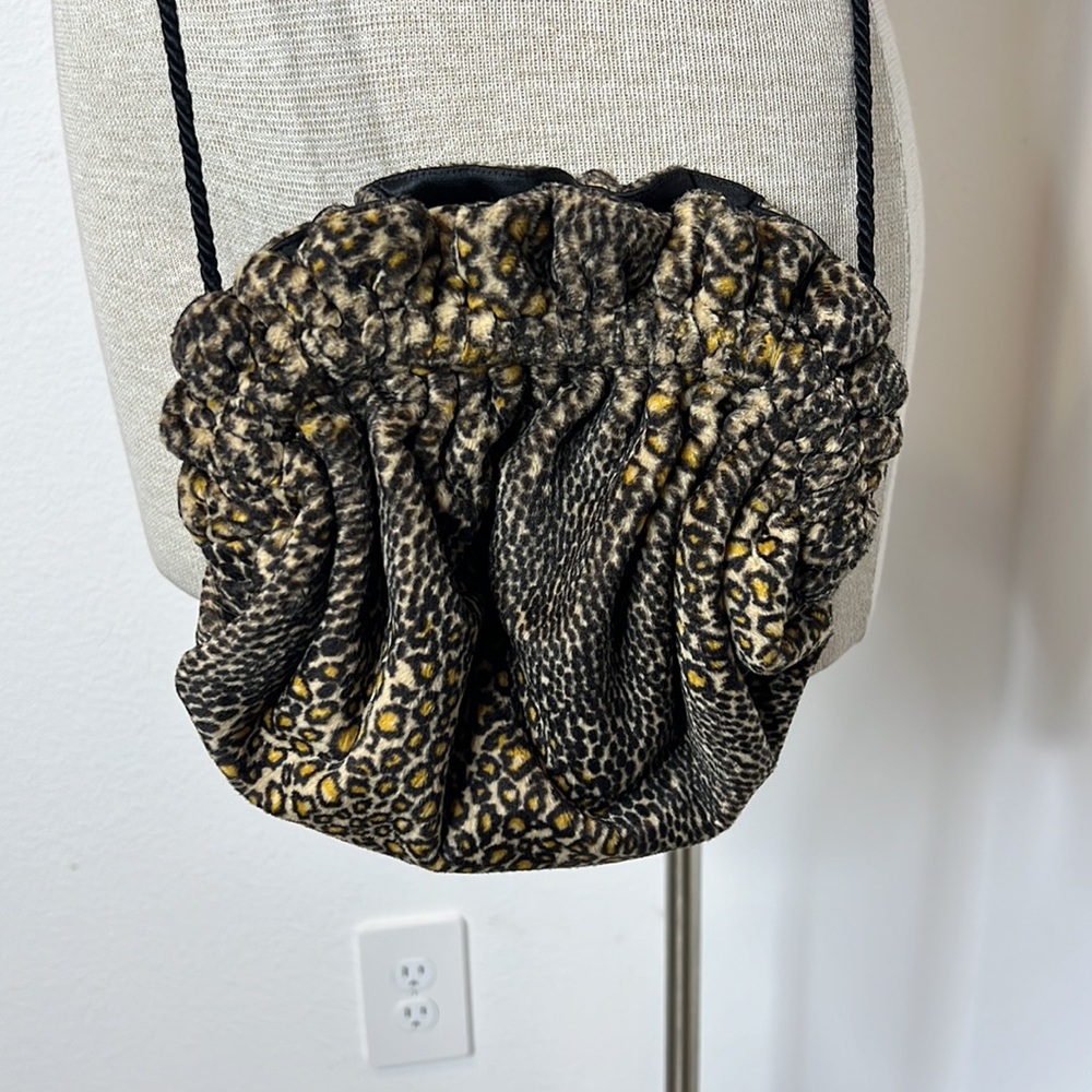 🔹 Grace Chuang Cheetah Faux Fur Print Bag